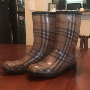 Women’s size 36 Burberry rain boots